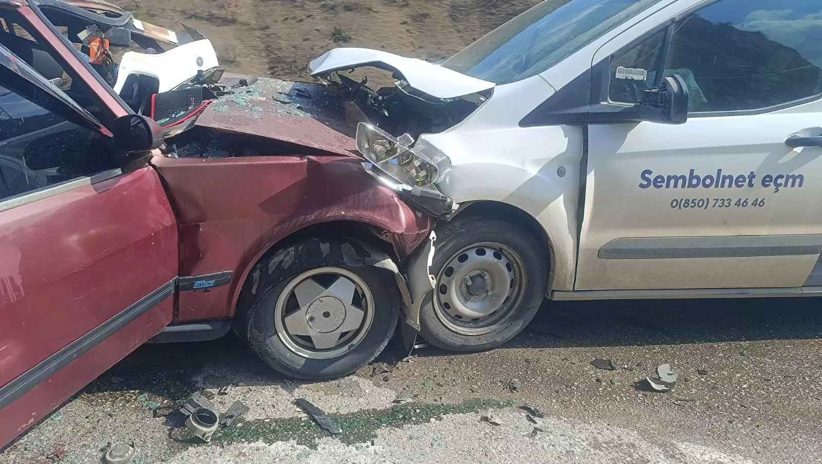 Ekinözü’nde İki Otomobil Kafa Kafaya Çarpıştı: 1 Ölü, 4 Yaralı!