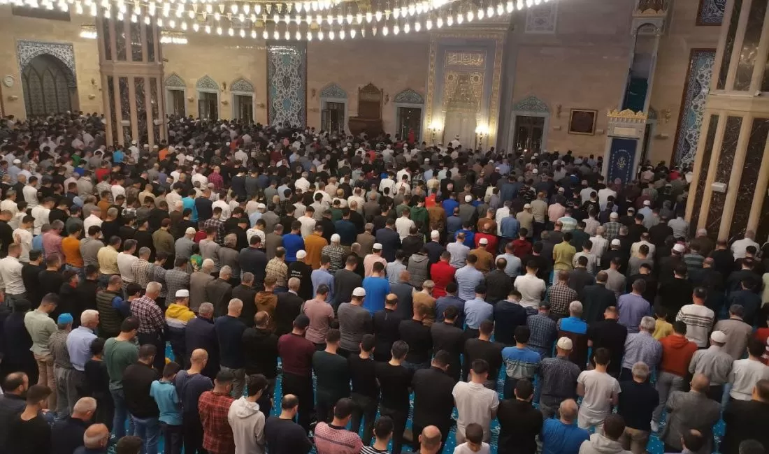 Kahramanmaraş’ta Eller Semaya Açıldı: Kadir Gecesi’nde Camiler Doldu Taştı