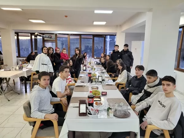 Andırın’da Anlamlı İftar: Şehit Tacettin Çeribaş Anadolu Lisesi Öğrencileri Aynı Sofrada Buluştu