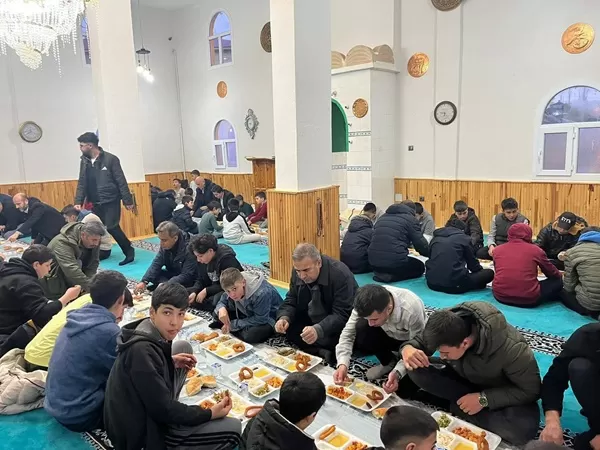 Andırın’da Gençler İftar Sofrasında Bir Araya Geldi