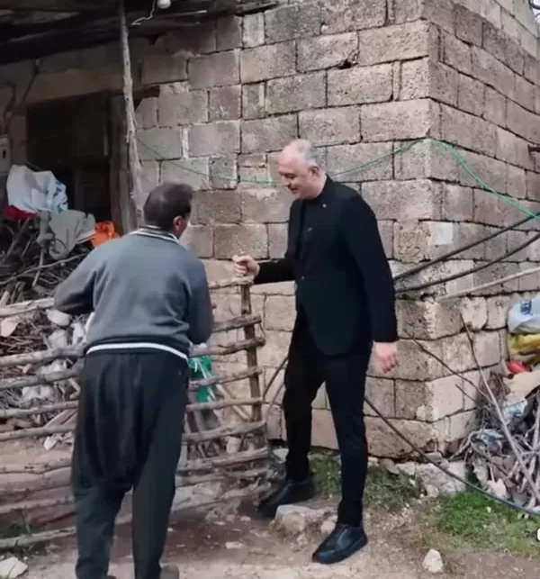 Başkan İhtiyaç Sahibine Ev Sözü Verdi