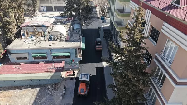 Büyükşehir, Yol Yenilemelerini Hummalı Bir Şekilde Sürdürüyor