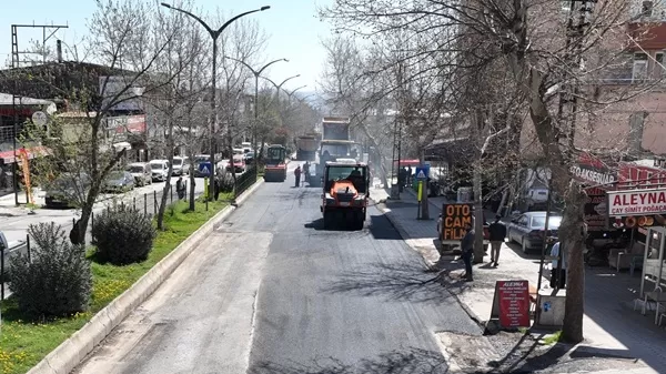 Dulkadiroğlu’nda Yol Atağı: 700 Ton Asfaltla Konfor Geliyor!