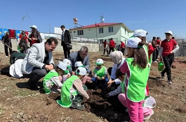 “Geleceğe Nefes” İçin Fidanlar Toprakla Buluştu