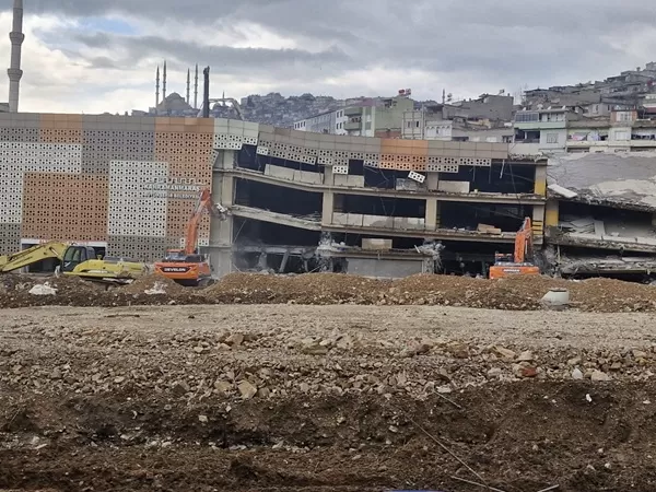 Kahramanmaraş Arasa Otoparkı’nda Yıkım Başladı