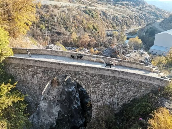 Kahramanmaraş’ta 15. Yüzyıldan Kalan Tarihi Köprü Depremlere Meydan Okudu