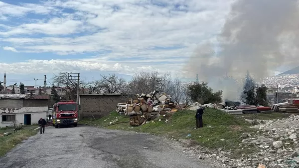 Kahramanmaraş’ta Korkutan Yangın: İkinci El Eşya Dükkanı Alevlere Teslim Oldu