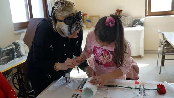 Minik Ellerden El Emeği Göz Nuru Kandiller