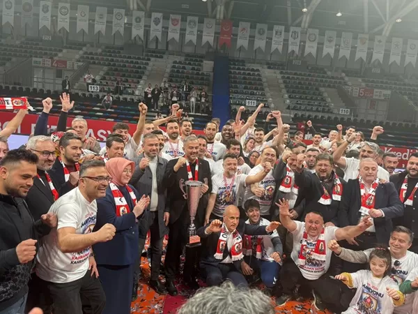 Onikişubat Belediyespor Şampiyonluk Kupasını Kaldırdı