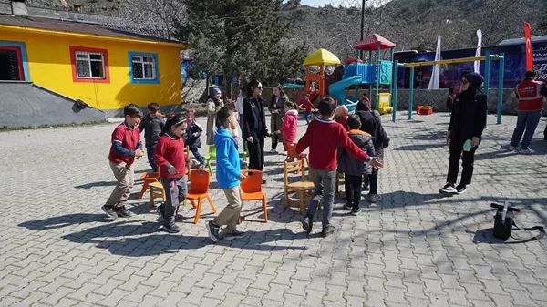 Sarıçukur’da Bilim ve Eğlence Rüzgarı: Minikler “Bilim Otobüsü” ile Tanıştı!