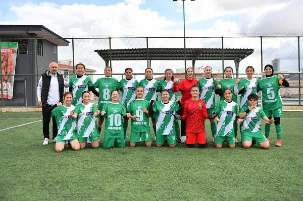 Namağlup şampiyon olarak Play-Off etabına katılan Anadoluspor U17 Kız Takımı, aldığı bu farklı galibiyetle Türkiye şampiyonluğu yolunda önemli bir adım attı.