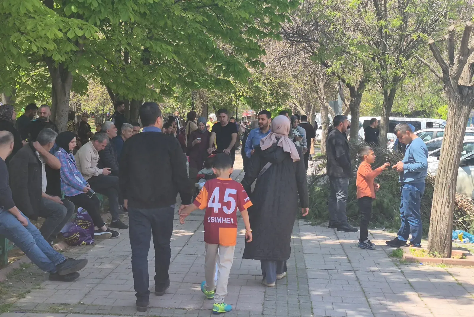 Öğrenciler Sınıfta, Veliler Duada!