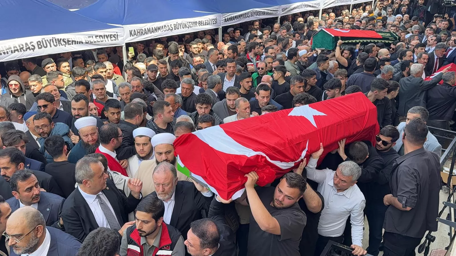 Kahramanmaraş’ta Gözyaşları Sel Oldu: Okul Katliamı Kurbanları Son Yolculuğuna Uğurlanıyor