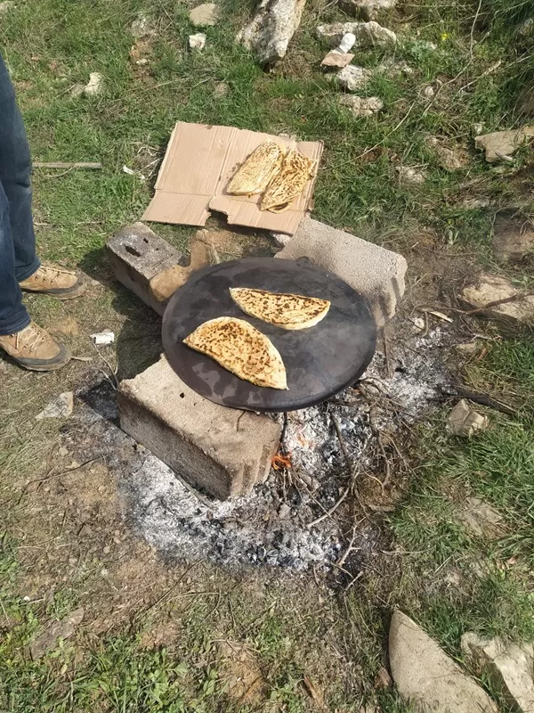 Andırın Dağlarında Lezzet Şöleni: Çiriş Otunu Sac Böreğiyle Taçlandırdılar!