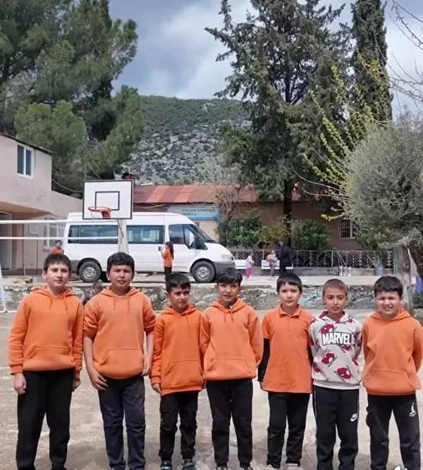 Andırın’da Çocukların Yüzü Güldü: Yeşilova Mahallesi’ne Futbol Kalesi Kuruldu!