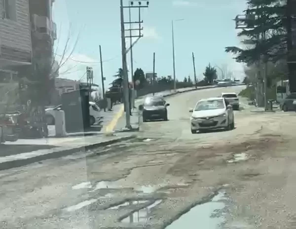 Andırın’da Sıcak Asfalt Skandalı: 6 Ay Geçmeden Yollar Delik Deşik Oldu!