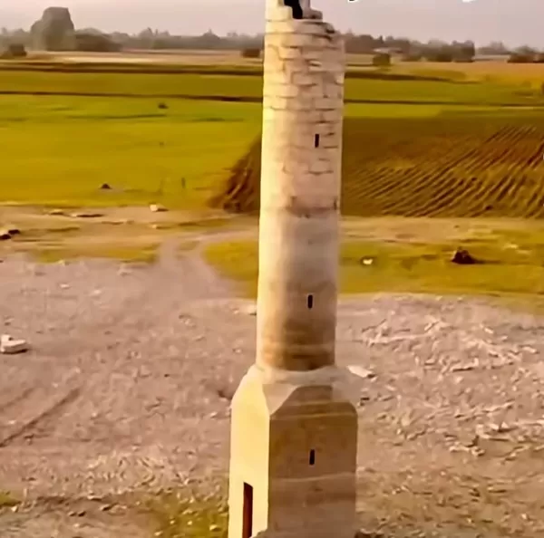 Andırın’ın Batık Mirası: Gökahmetli Minaresi Mevsimlerle Yarışıyor!