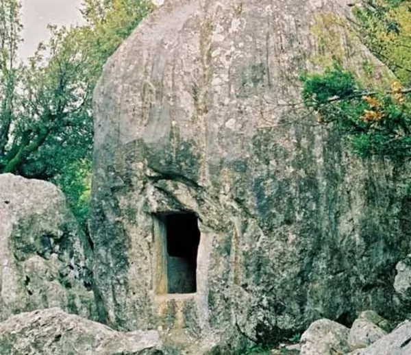 Andırın’da Gizemli Keşif: Kestel Kayası Çözülmeyi Bekliyor