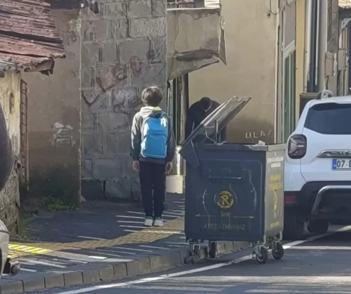 Andırın’da Milli Gurur: İstiklal Marşı İçin Dünyayı Durdurdu