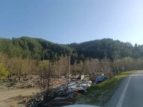 CHP İl Başkanı Ünal Ateş’ten Fırnız Tepkisi: “50 Yıllık Ağaçları Neden Kesiyorsunuz?”