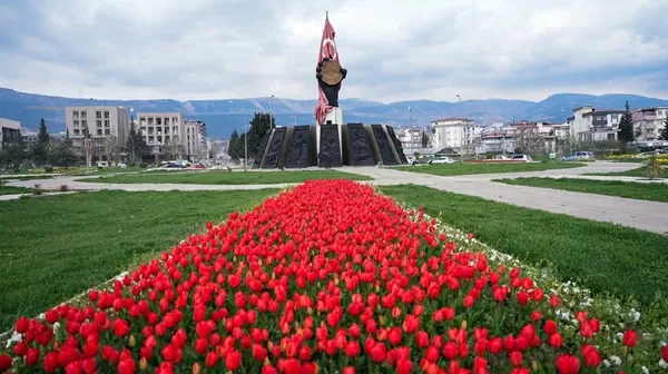 Kavşaklar Rengârenk Çiçeklerle Donatıldı!