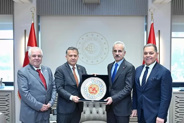 Medya ile kamu arasında güçlü bir köprü kurmalıyız