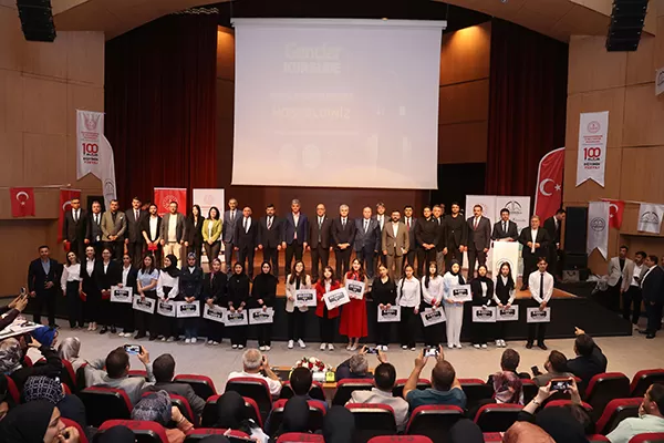 Eğitimde Paydaşlık Vizyonu: Dulkadiroğlu’nda ‘Gençler Kürsüde’ İl Finali Yapıldı