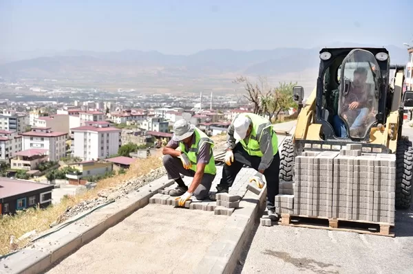 Dulkadiroğlu’ndan Ballıca’ya Üstyapı Atağı: Kilit Parke ve Merdiven Çalışmaları Tamamlandı!