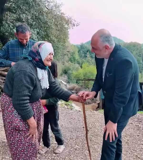 Başkan Gökşen’den Köklü Mahallesi’nde Anlamlı Dokunuş: 7 Kişilik Aileye Yeni Yuva Müjdesi!
