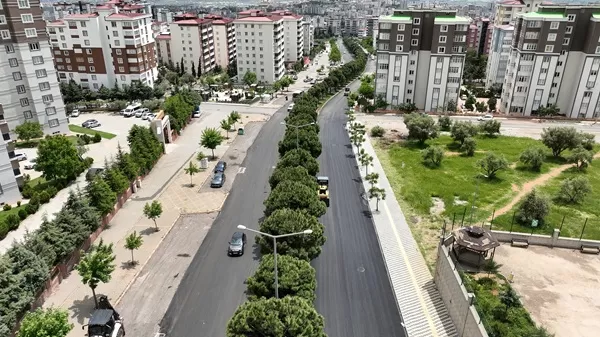 Ahır Dağı Caddesi’ne 3 Bin Tonluk Sıcak Asfalt! Büyükşehir Ekipleri Gece Gündüz Sahada