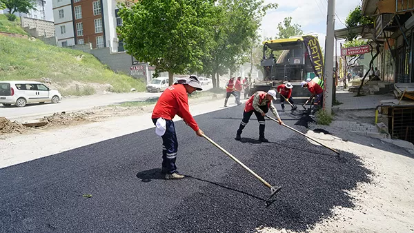 Dulkadiroğlu’nda Stratejik Ulaşım Aksı Yenileniyor: Şeyh Şamil ve Vezir Hoca Bulvarları Sıcak Asfalta Kavuşuyor