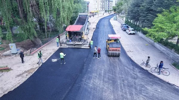 Elbistan’ın Can Damarında Asfalt Seferberliği! Dev Cadde Bayram Öncesi Ayna Gibi Oluyor