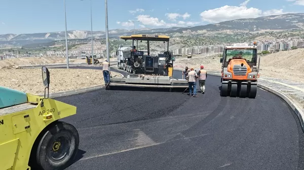 Kahramanmaraş’ta Tarihi Seferberlik: 12 Noktada Aynı Anda Asfalt Hamlesi Başladı!