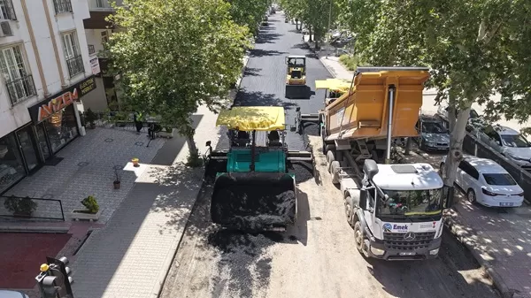 Şehir Merkezinde Stratejik Yatırım: Cahit Zarifoğlu Caddesi’nde Asfalt Seriminde Sona Gelindi