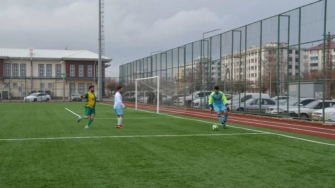 Adem Şahan Sahası’nda Gol Yağmuru: Batıkalespor Zirve Yolunda Hata Yapmadı!