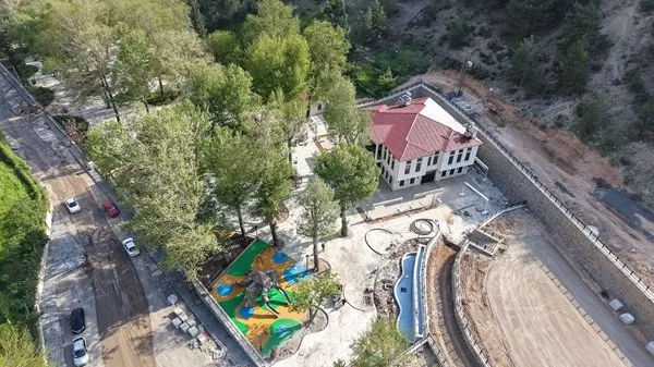 Pınarbaşı’nın Yeni Cazibe Merkezi: Çınaraltı Sosyal Tesisleri Açılışa Hazırlanıyor