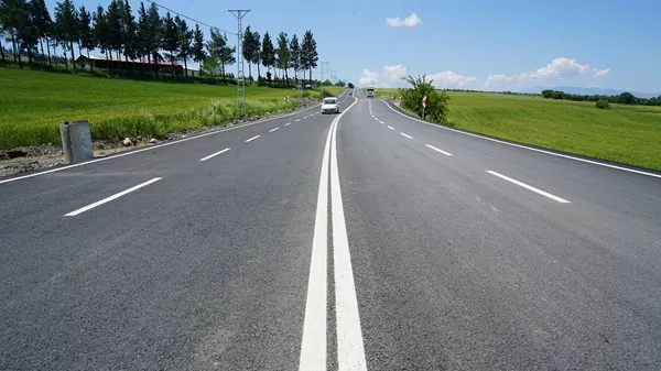 Dev Yatırım Tamamlandı, Çizgiler Çekildi! Elmalar – Çokyaşar Yolu Otoban Gibi Oldu! Bayram Trafiğine Çözüm!
