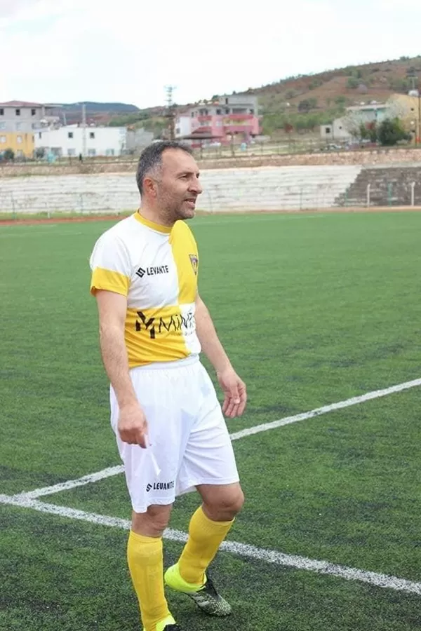 Kahramanmaraş’ta Yaşayan Efsane: 1969 Doğumlu Ayhan Katılmış Gençlere Taş Çıkartıyor!