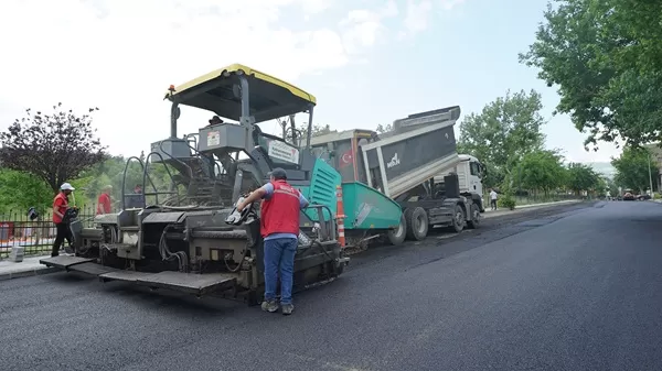 Dulkadiroğlu’nda Asfalt Seferberliği: Hacı Bayram Veli Mahallesi Yeni Yollarına Kavuşuyor!