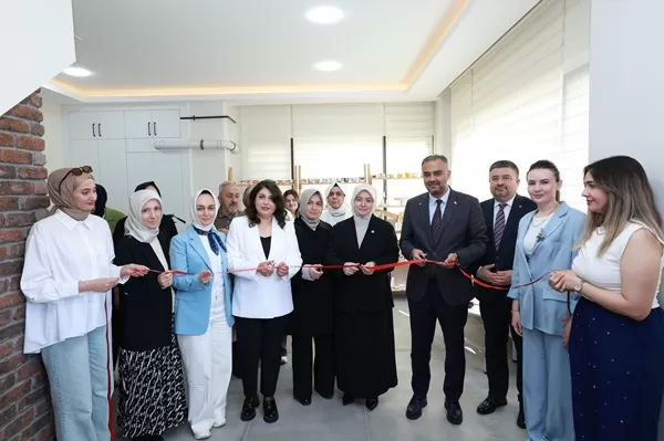 Onikişubat’ta Sosyal Entegrasyon Hamlesi: Kadın Emeği Seramik Atölyesi İlk Mezunlarını Verdi