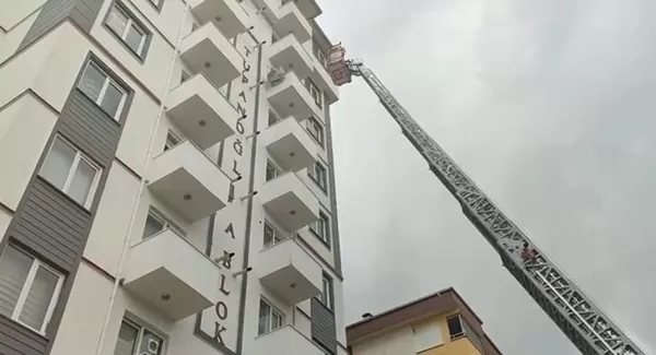 Maarif Mahallesi’nde Korku Dolu Dakikalar! İtfaiye Engelli Vatandaşımızı Alevlerin Arasından Çekip Aldı