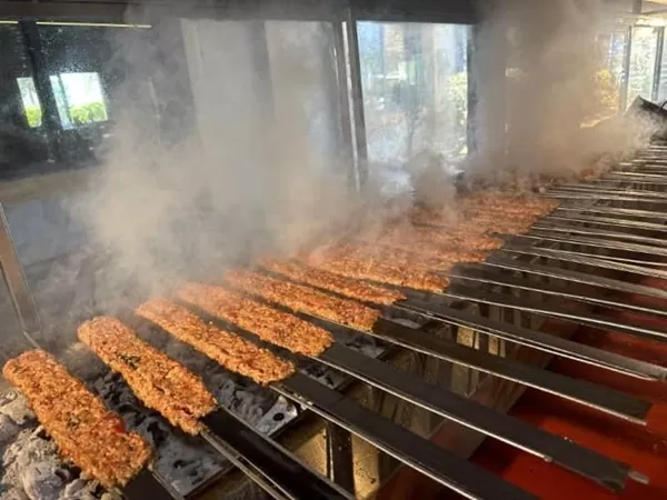 Tarihi Çarşılarda Bayram Mesaisi Başladı: Kebap ve Mangal Ekipmanlarına Yoğun Talep!