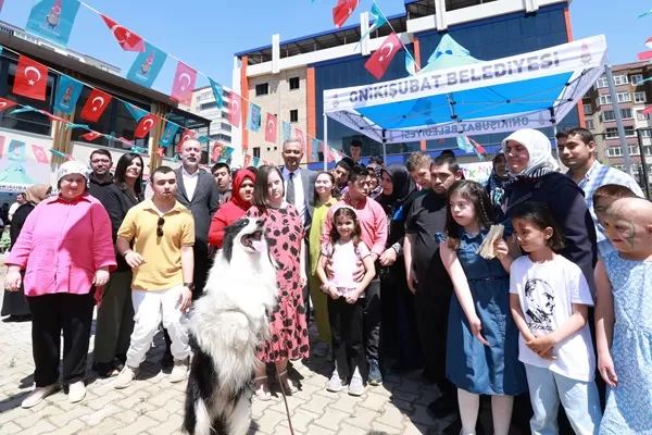 Onikişubat’ta Dünyanın En Tatlı Şenliği! Özel Melekler Eğlencenin Dibine Vurdu, Başkan Toptaş Çocuklaştı!