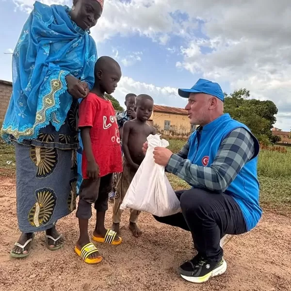 Andırın’dan Afrika’ya Gönül Köprüsü! Müftü Battal Öndeş Togo’ya Gitti, Kurbanları Kendi Elleriyle Dağıttı!