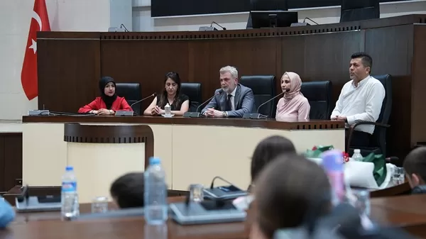 Meclis Koltukları Miniklerin Oldu!