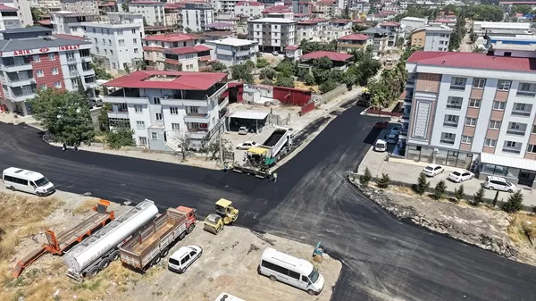 Büyükşehir’den Dulkadiroğlu’ndaki İki Mahalleye Sıcak Asfalt Hamlesi