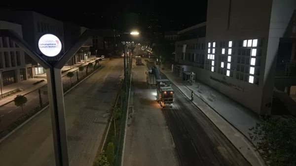 Azerbaycan Bulvarı’nda Gece Asfalt Mesaisi Başladı