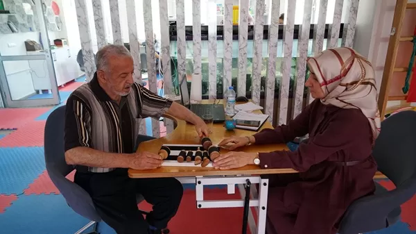 Aktif Yaşam Merkezi Ağrıları Dindiriyor, Yalnızlığı Unutturuyor!