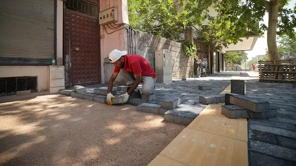 Dulkadiroğlu Hacı Murat Caddesi’nde Kaldırımlar Yenileniyor