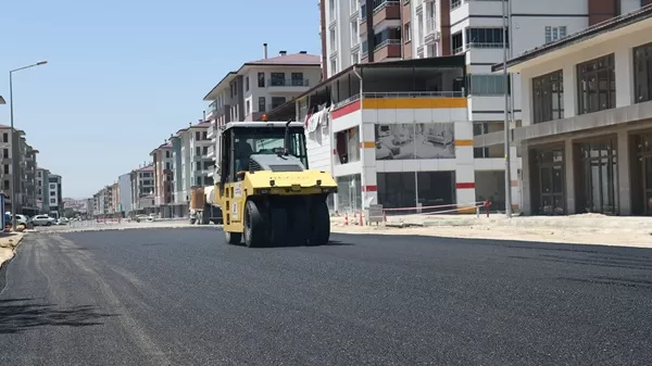 Elbistan’a Yakışır Hizmet: Hacı Esat Efendi Caddesi’ne 50 Milyonluk Dev Asfalt Atağı!
